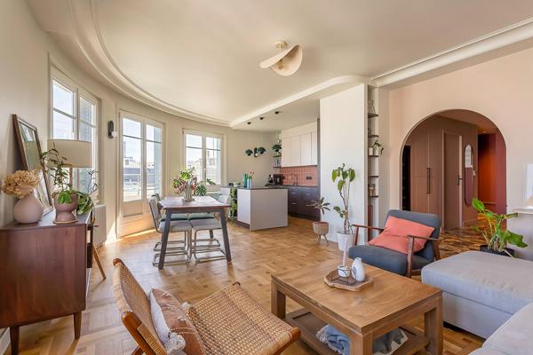 Rénovation contemporaine avec balcon quartier Préfecture