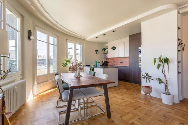 Rénovation contemporaine avec balcon quartier Préfecture