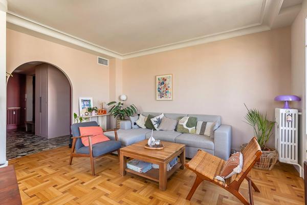 Rénovation contemporaine avec balcon quartier Préfecture