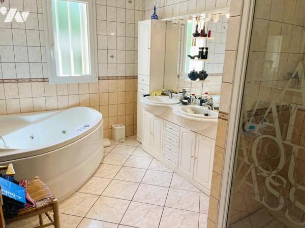 LA GUIERCHE Superbe pavillon de plain-pied sur 1173m², à 15 min du Mans