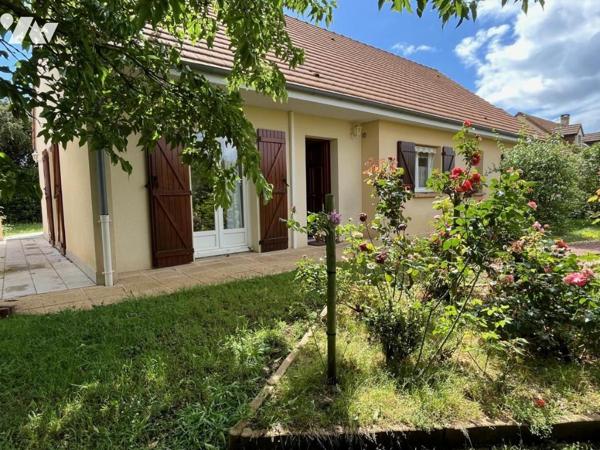 LA GUIERCHE Superbe pavillon de plain-pied sur 1173m², à 15 min du Mans
