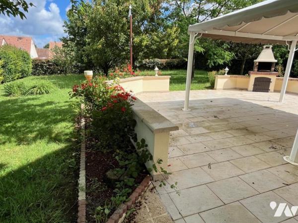 LA GUIERCHE Superbe pavillon de plain-pied sur 1173m², à 15 min du Mans