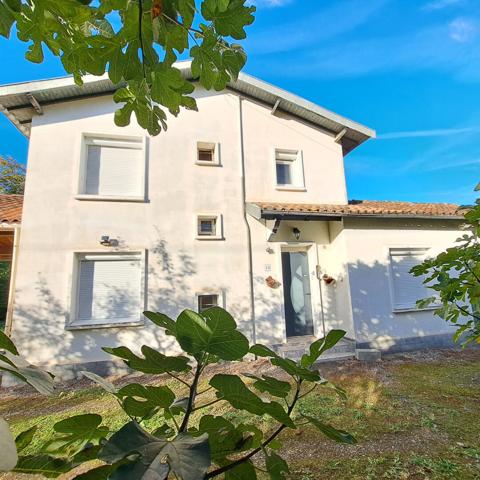 A VENDRE MAISON / 3 CHAMBRES / 2 BUREAUX / DEPENDANCE / GRAND JARDIN