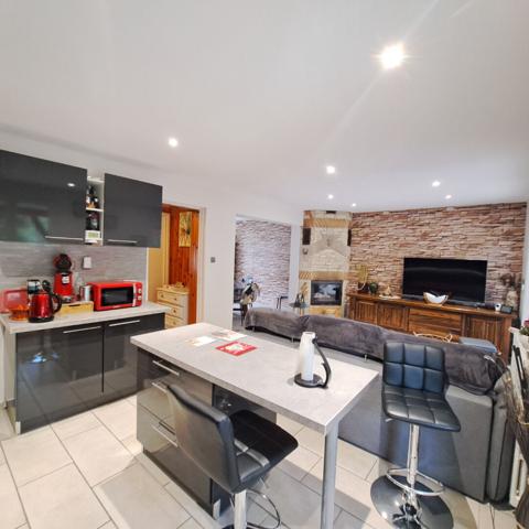 A VENDRE MAISON / 3 CHAMBRES / 2 BUREAUX / DEPENDANCE / GRAND JARDIN