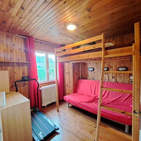 A VENDRE MAISON / 3 CHAMBRES / 2 BUREAUX / DEPENDANCE / GRAND JARDIN