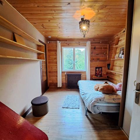 A VENDRE MAISON / 3 CHAMBRES / 2 BUREAUX / DEPENDANCE / GRAND JARDIN