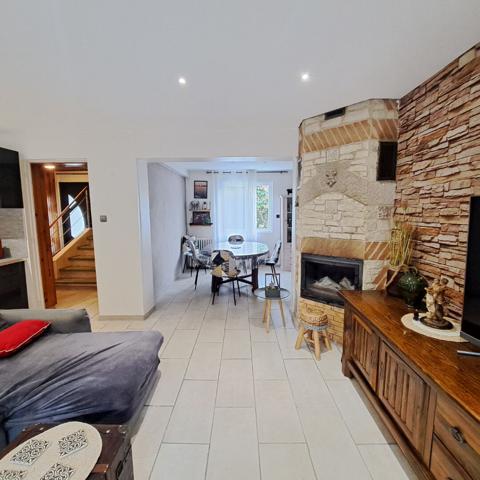 A VENDRE MAISON / 3 CHAMBRES / 2 BUREAUX / DEPENDANCE / GRAND JARDIN