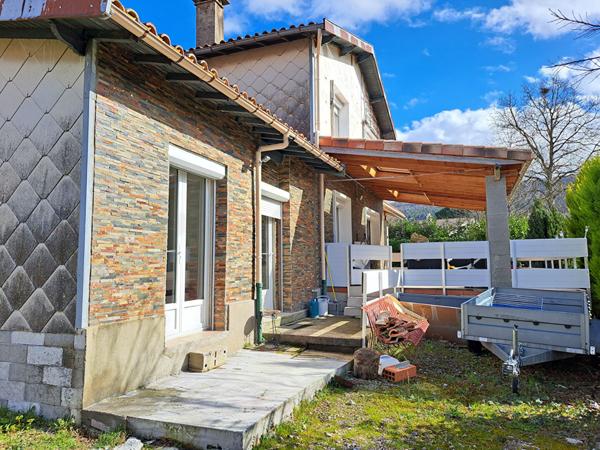 A VENDRE MAISON / 3 CHAMBRES / 2 BUREAUX / DEPENDANCE / GRAND JARDIN