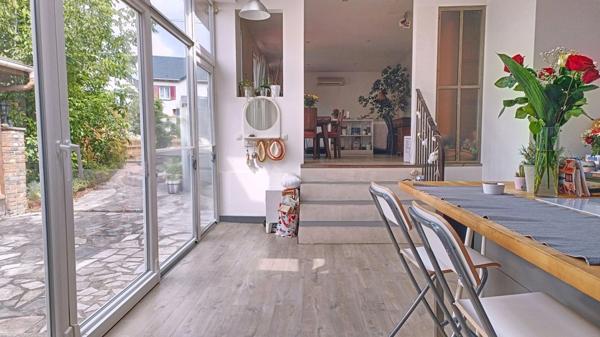 Maison de ville avec jardin, garage et potentiel d'évolution