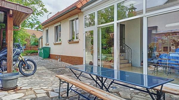 Maison de ville avec jardin, garage et potentiel d'évolution