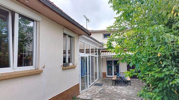 Maison de ville avec jardin, garage et potentiel d'évolution