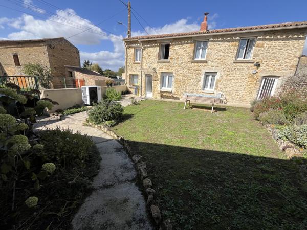 Airvault (79600) ref 94978 Secteur AIRVAULT Belle rénovation pour cette maison en pierres de 100m2 avec jardin et garage