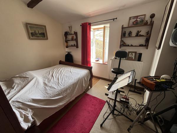 Airvault (79600) ref 94978 Secteur AIRVAULT Belle rénovation pour cette maison en pierres de 100m2 avec jardin et garage