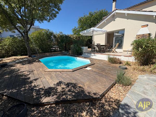 Maison à louer Blanquefort : 5 pièces, 156m² avec 4 chambre(s) à 2 200€ - AJP Immobilier Saint Andre de Cubzac