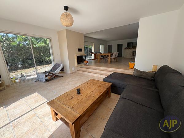 Maison à louer Blanquefort : 5 pièces, 156m² avec 4 chambre(s) à 2 200€ - AJP Immobilier Saint Andre de Cubzac