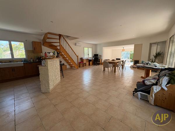 Maison à louer Blanquefort : 5 pièces, 156m² avec 4 chambre(s) à 2 200€ - AJP Immobilier Saint Andre de Cubzac