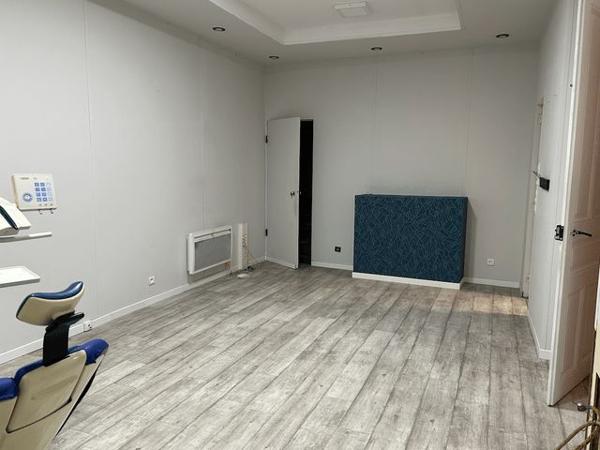 Local commercial 4 pièces T4 F4 60.8 m² à Moutiers 31 RUE CARDINALE 73600 à louer