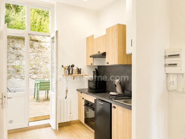 HONFLEUR – CHARMANT APPARTEMENT 2 PIÈCES DE 32 m2 - PLAIN PIED - COUR PRIVATIVE ET VUE SUR LE BASSIN