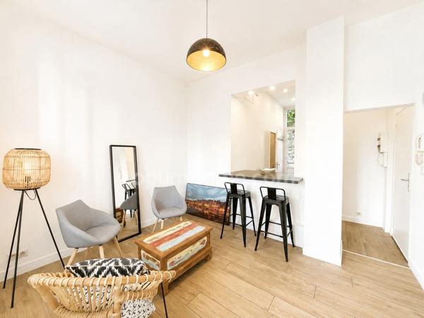 HONFLEUR – CHARMANT APPARTEMENT 2 PIÈCES DE 32 m2 - PLAIN PIED - COUR PRIVATIVE ET VUE SUR LE BASSIN