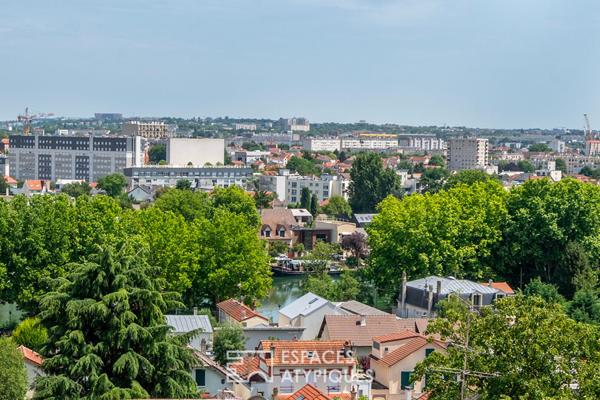 Dernier étage avec rooftop et vue époustouflante