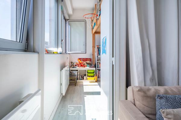 Dernier étage avec rooftop et vue époustouflante