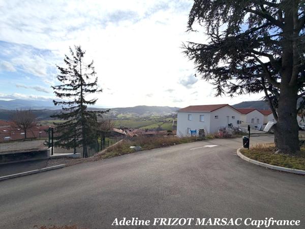 TERRAIN 315M2 CONSTRUCTIBLE - VIABILISE - VUE DEGAGEE - CENTRE SAINT ROMAIN EN JAREZ