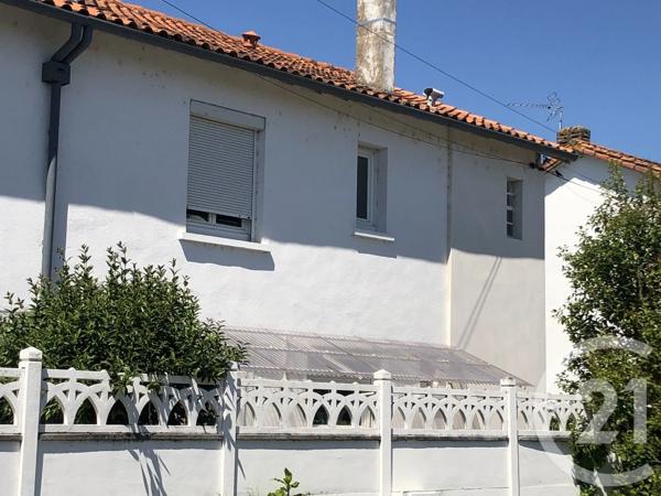 Maison à vendre  5 pièces - 83 m 2   SAINTES  - 17