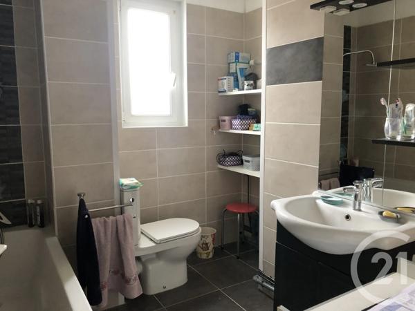 Maison à vendre  5 pièces - 83 m 2   SAINTES  - 17
