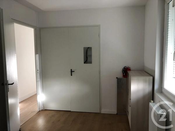 Maison à vendre  5 pièces - 83 m 2   SAINTES  - 17