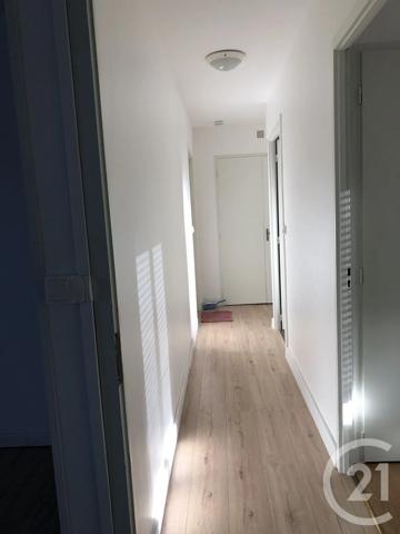 Maison à vendre  5 pièces - 83 m 2   SAINTES  - 17