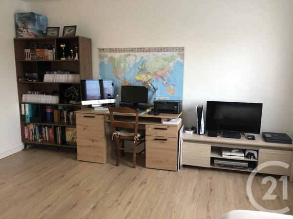 Maison à vendre  5 pièces - 83 m 2   SAINTES  - 17