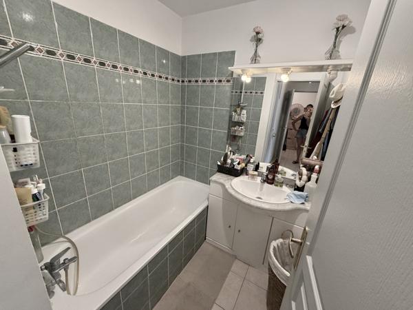 – Appartement T3 de 60,90 m² + Loggia 16,20 m²