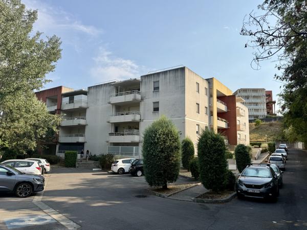 – Appartement T3 de 60,90 m² + Loggia 16,20 m²