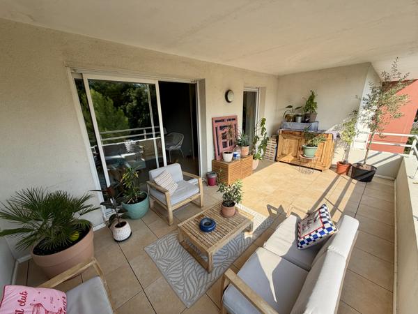 – Appartement T3 de 60,90 m² + Loggia 16,20 m²