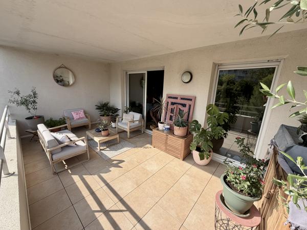 – Appartement T3 de 60,90 m² + Loggia 16,20 m²