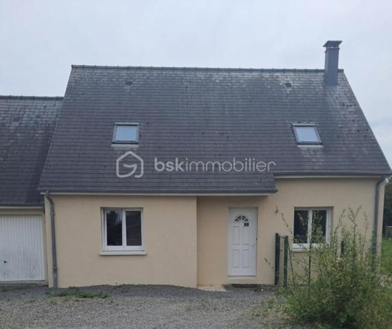 Venez découvrir cette maison familiale de 95 m² habitables, idéalement située : 5 minutes des hypermarchés, du centre-ville de Fougères, des écoles et lycées, 1 minute de la rocade et 8 minutes de l'A84.
Profitez d'un jardin avec vue sur la campagne et sans vis-à-vis, dans un lotissement paisible, sur une agréable parcelle de de 500 m² exposée plein SUD.

Côté jour : dès l'entrée, vous serez séduit par une lumineuse pièce de vie traversante de près de 40 m², comprenant un salon/séjour convivial et une cuisine ouverte aménagée et équipée. Cet espace de vie se prolonge directement sur la terrasse et le jardin pour profiter des beaux jours.

Côté nuit & fonctionnalité : une distribution optimale pensée pour toute la famille avec 4 chambres confortables dont une au rez-de-chaussée, une salle de bains fonctionnelle à l'étage. Un garage attenant complète ce bien.

Les + de ce bien :
• Exposition idéale (SUD) avec vue dégagée sur la nature
• Pièce de vie spacieuse et lumineuse de 40 m²
• 4 chambres dont une au rez-de-chaussée, parfait pour une famille ou du télétravail
• DPE C
• Terrain agréable, au calme absolu et sans vis-à-vis
• Idéalement située pour accéder à tous les services

Une opportunité à visiter sans tarder pour concrétiser votre projet immobilier !