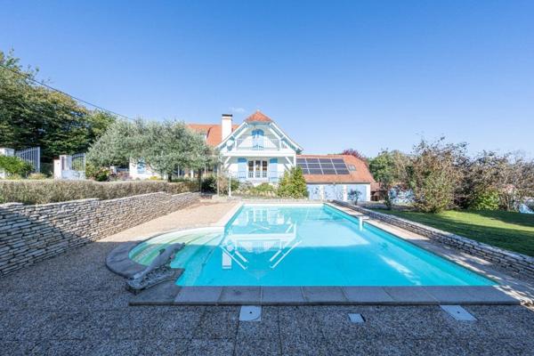 Vente / Maison d'architecte à Buros (64160)