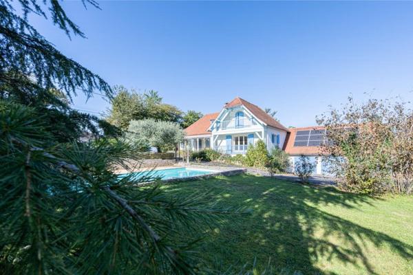 Vente / Maison d'architecte à Buros (64160)