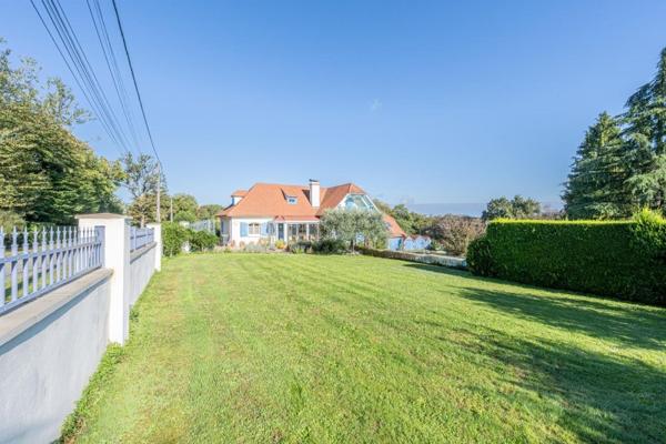 Vente / Maison d'architecte à Buros (64160)