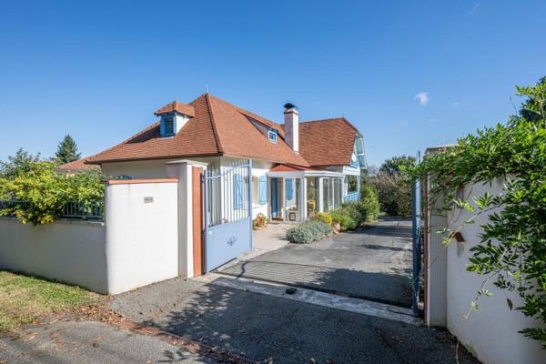 Vente / Maison d'architecte à Buros (64160)