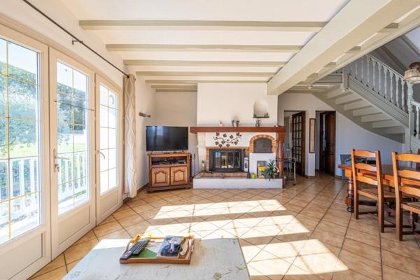 Vente / Maison d'architecte à Buros (64160)