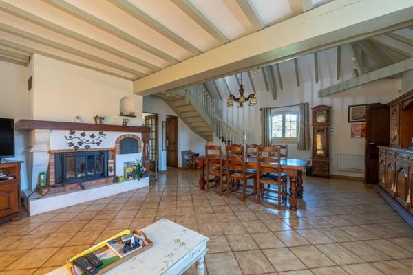 Vente / Maison d'architecte à Buros (64160)