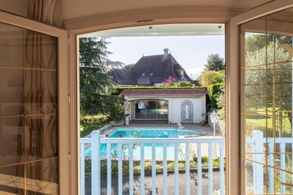 Vente / Maison d'architecte à Buros (64160)