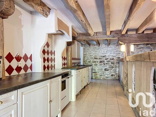 Maison 7 pièces de 155 m² à Chamboulive (19450)