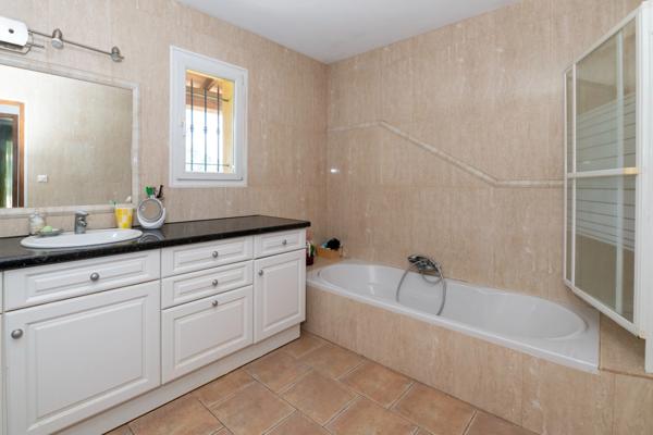 Maison à vendre 7 pièces SOLLIES TOUCAS (83)