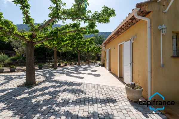 Maison à vendre 7 pièces SOLLIES TOUCAS (83)