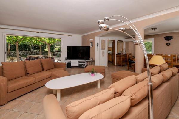 Maison à vendre 7 pièces SOLLIES TOUCAS (83)