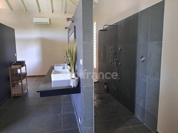 PROPRIÉTÉ D'EXCEPTION AVEC VUE DÉGAGÉE, PISCINE ET JACUZZI