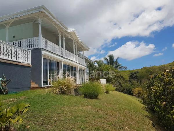 PROPRIÉTÉ D'EXCEPTION AVEC VUE DÉGAGÉE, PISCINE ET JACUZZI