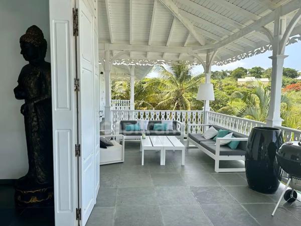 PROPRIÉTÉ D'EXCEPTION AVEC VUE DÉGAGÉE, PISCINE ET JACUZZI